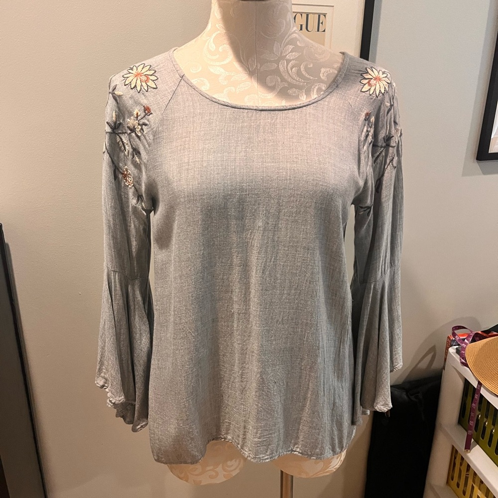 Lauren Conrad long, grey, bell sleeves with embroidery NWOT